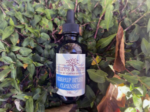 Natural Makeup Brush Cleanser deep cleans your makeup brushes and sponges without harmful chemicals that can damage your brushes and your skin.