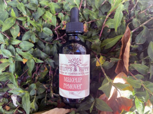 All natural makeup remover cleanses away all traces of makeup (even waterproof mascara and eyeliner) gently, safely and thoroughly without harmful chemicals..